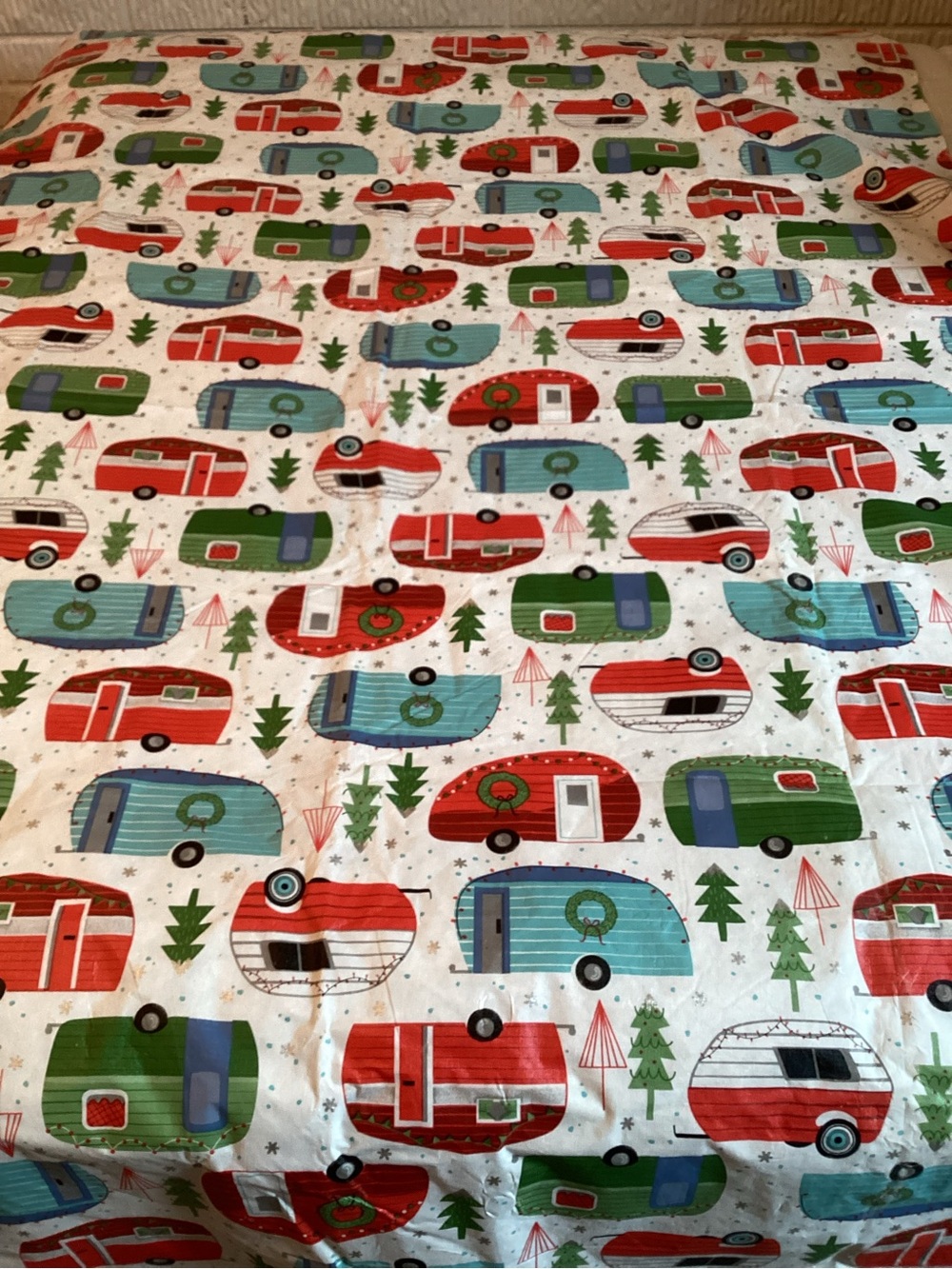 Christmas Campers Print Vinyl Tablecover Xmas Party Tablecloth Decor + New Towel